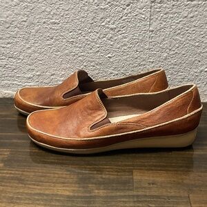 AEROSOLES Disc Jockey Leather Slip-On Flats Loafers Distressed Cognac Brown 10W